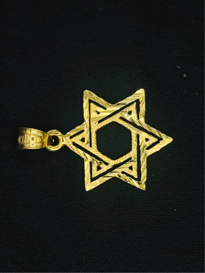 10K GOLD STAR SHAPE PENDANT
