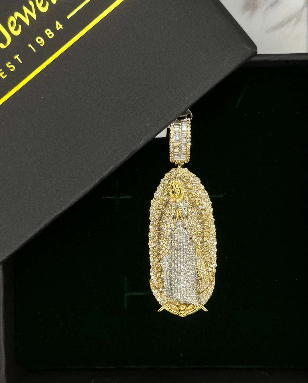 10K GOLD WITH DIAMOND VIRGIN MARRY PENDANT