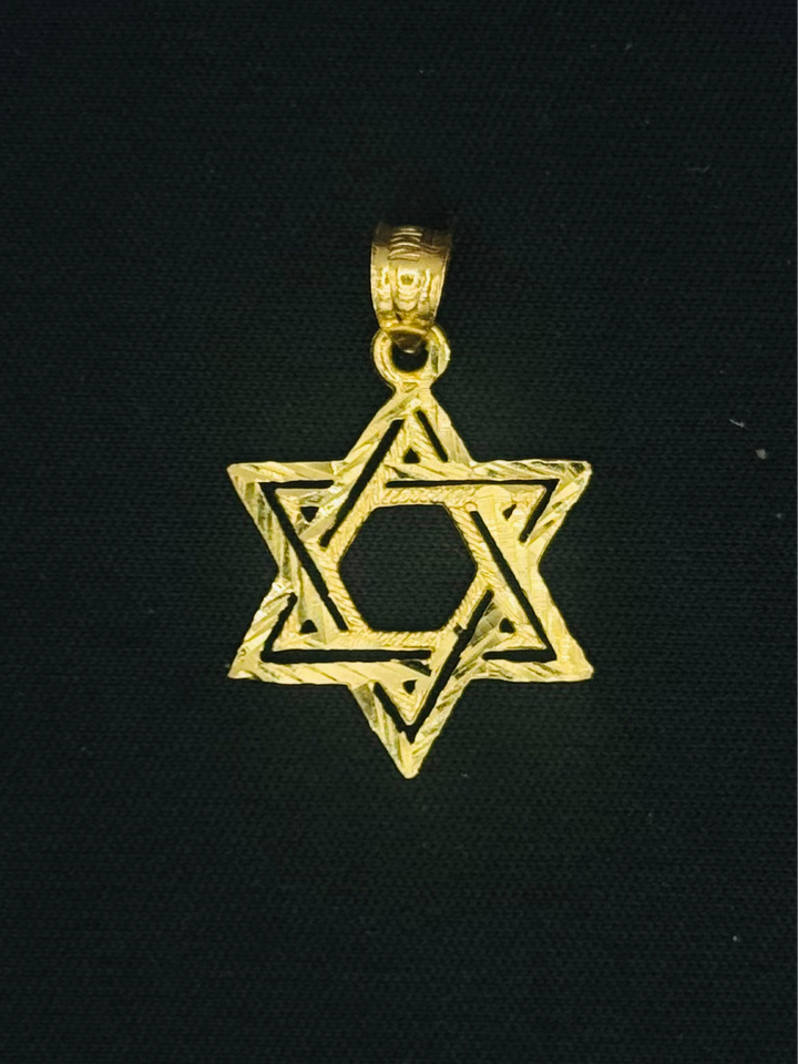 10K GOLD STAR SHAPE PENDANT