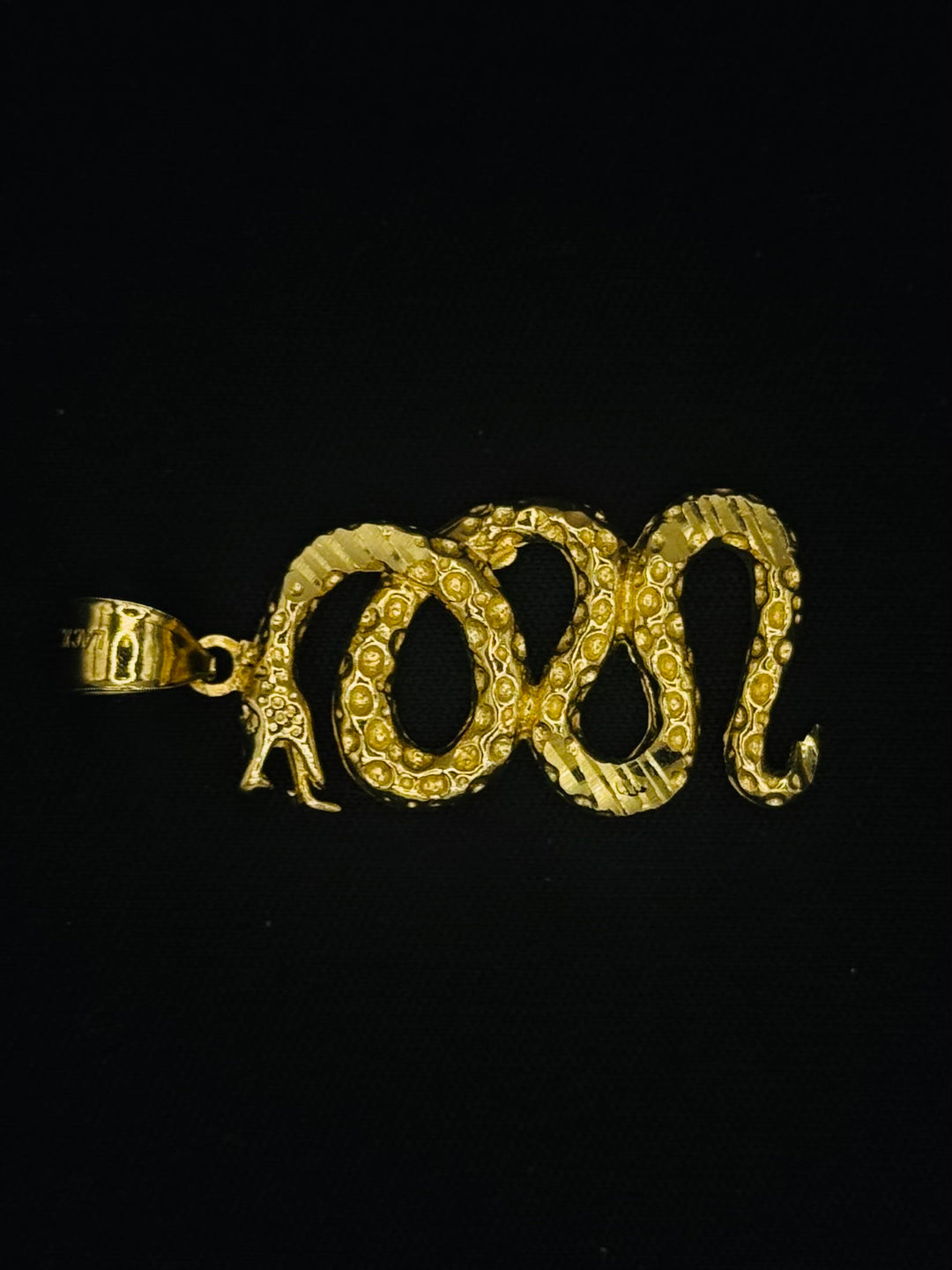 10K GOLD SNAKE SHAPE PENDANT