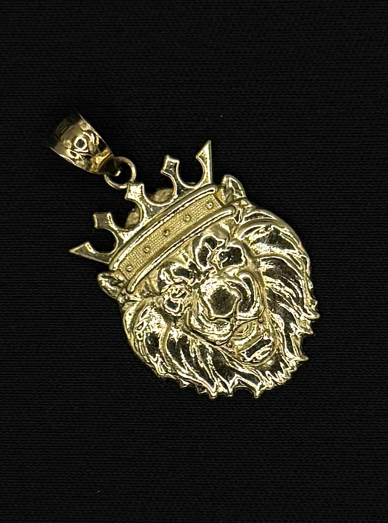 10K GOLD LION HEAD WITH CROWN PENDANT
