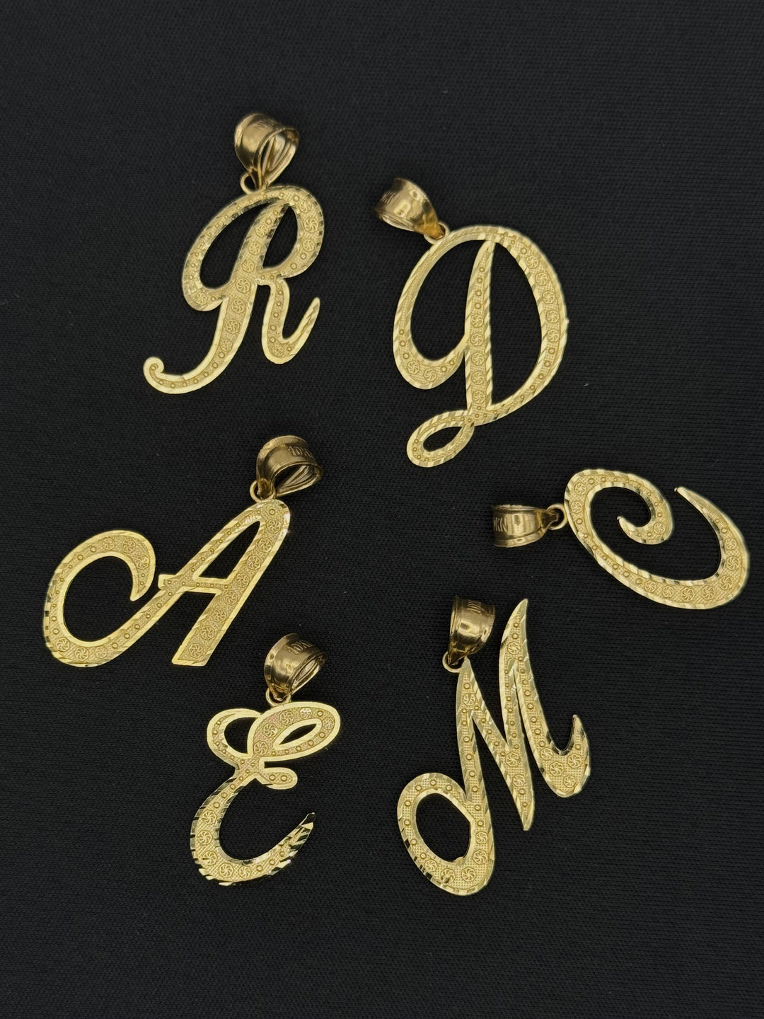 10K GOLD CURSIVE E FANCY INITIAL PENDANT