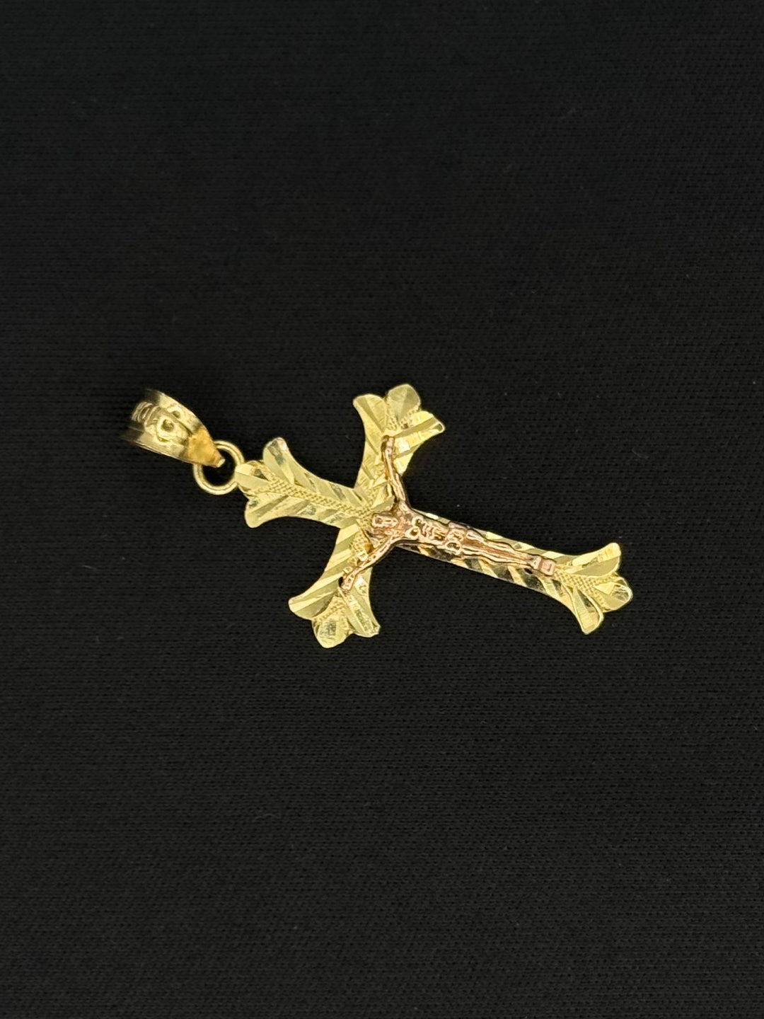 10K GOLD DIA CUT JESUS CROSS SPIKE DESIGN PENDANT