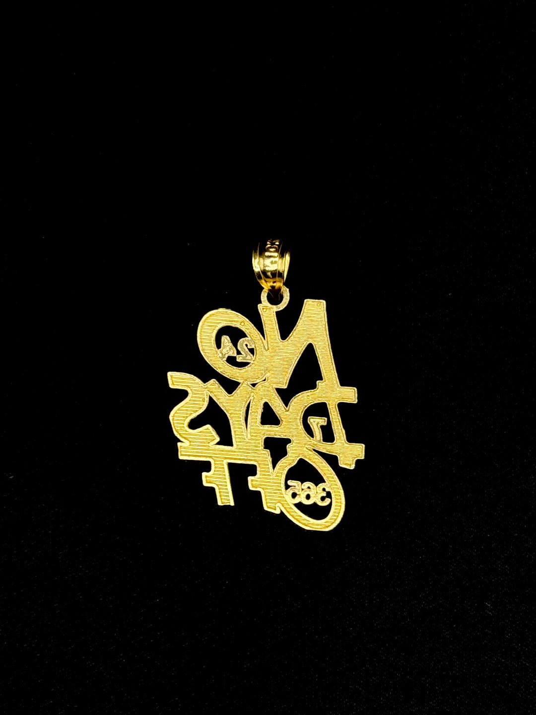 10K GOLD DIA CUT NO DAYS OFF PENDANT