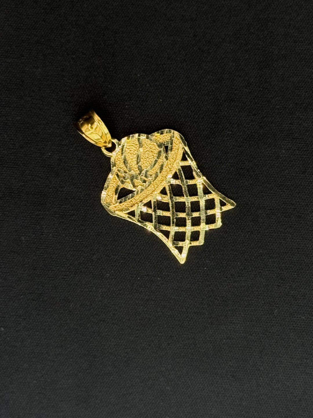 10K GOLD 3D DIA CUT BASKETBALL WITH BASKET