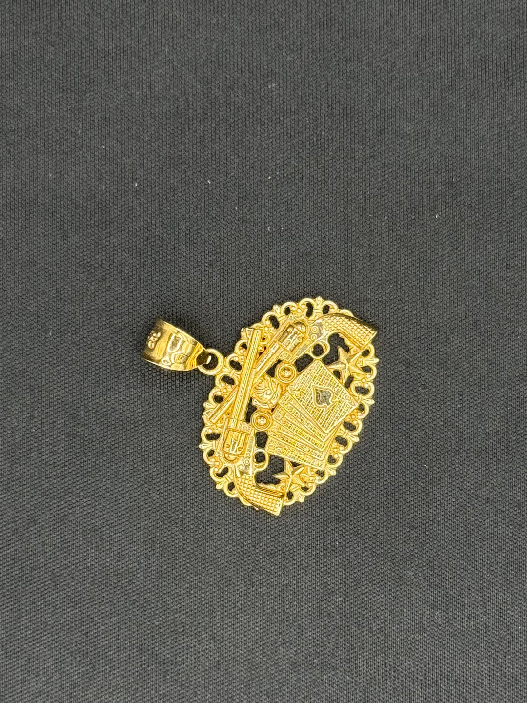 10K GOLD DIA CUT GUNS AND GAMBLING PENDANT