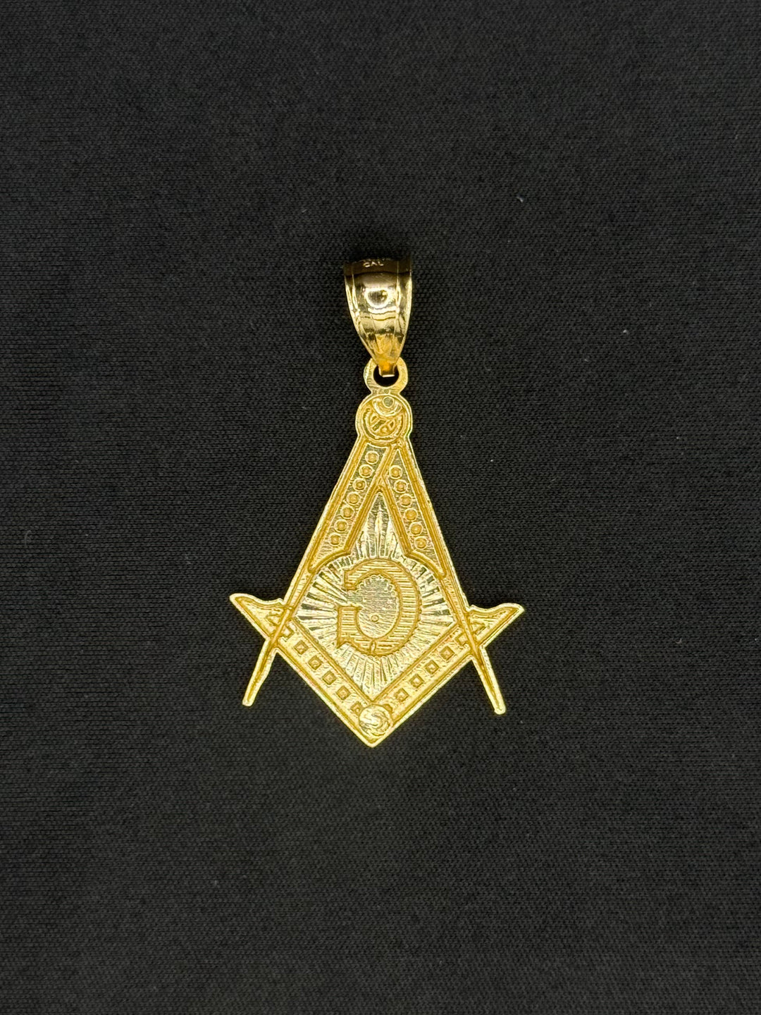 10K GOLD FREE MASON PENDANT