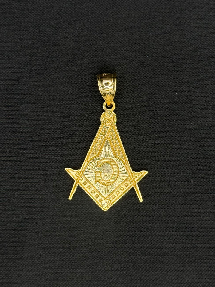 10K GOLD FREE MASON PENDANT