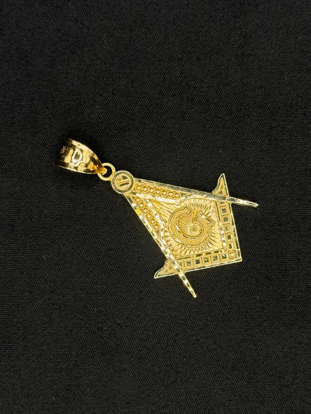 10K GOLD FREE MASON PENDANT