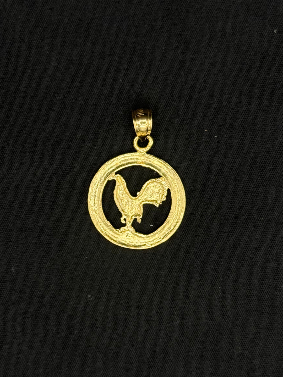 10K GOLD ROASTER DIA CUT PENDANT