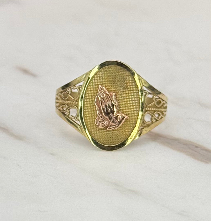 10K GOLD TWO TONE PRAYING HANDS FANCY DESING RING
