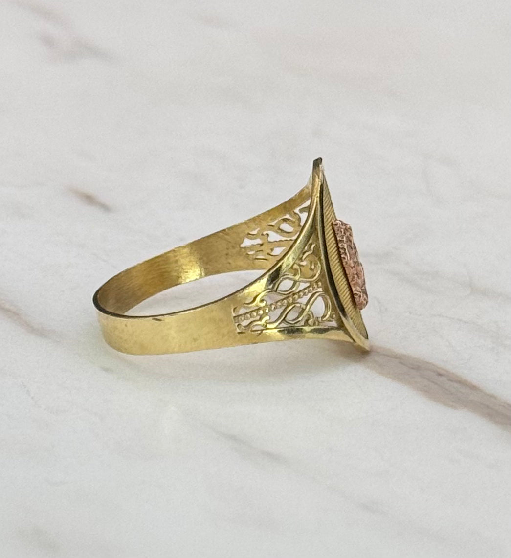 10K GOLD TWO TONE PRAYING HANDS FANCY DESING RING