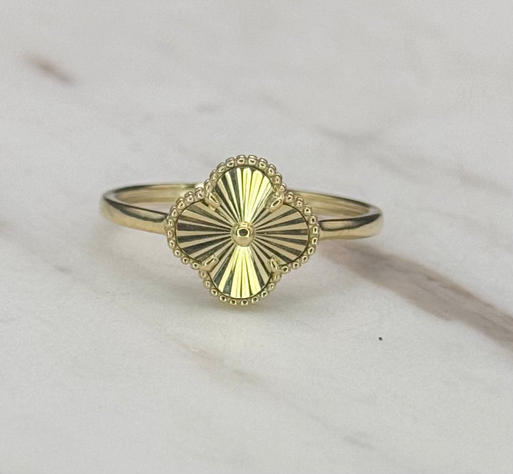 10K GOLD CLOVER RING