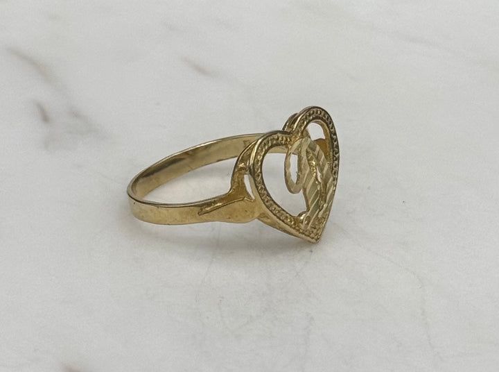 10K GOLD HEART SHAPE DIA CUT D INITIAL RING