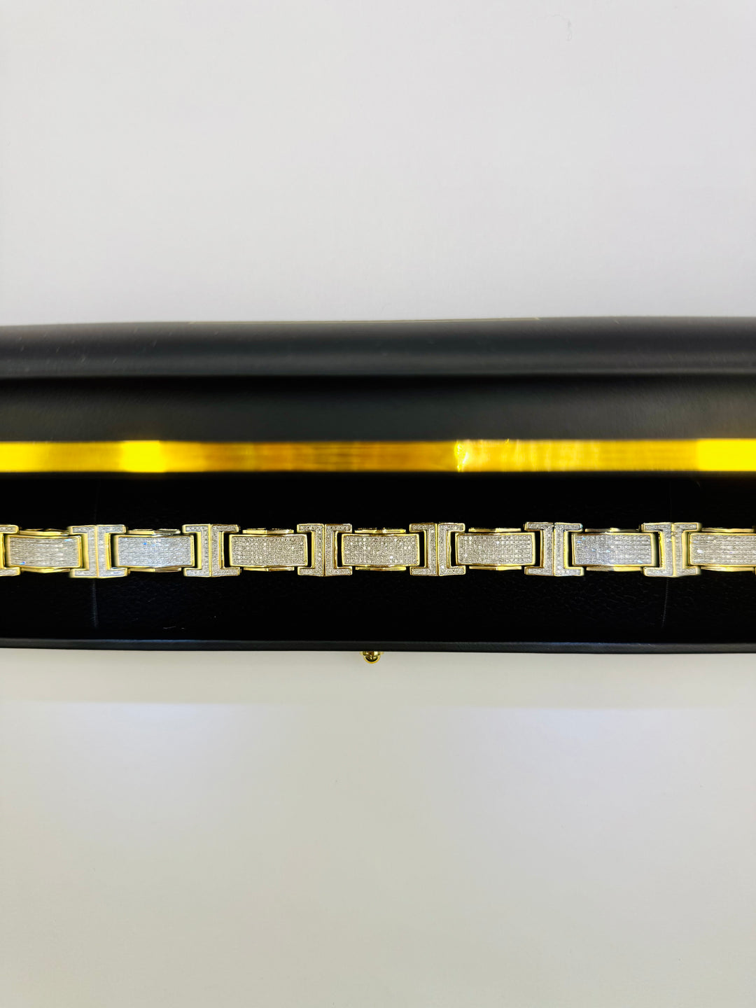10K GOLD WITH DIAMONDS STUDDED LINK BRACELET