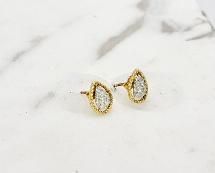 10K GOLD DIAMOND PEAR DESIGN STUDS