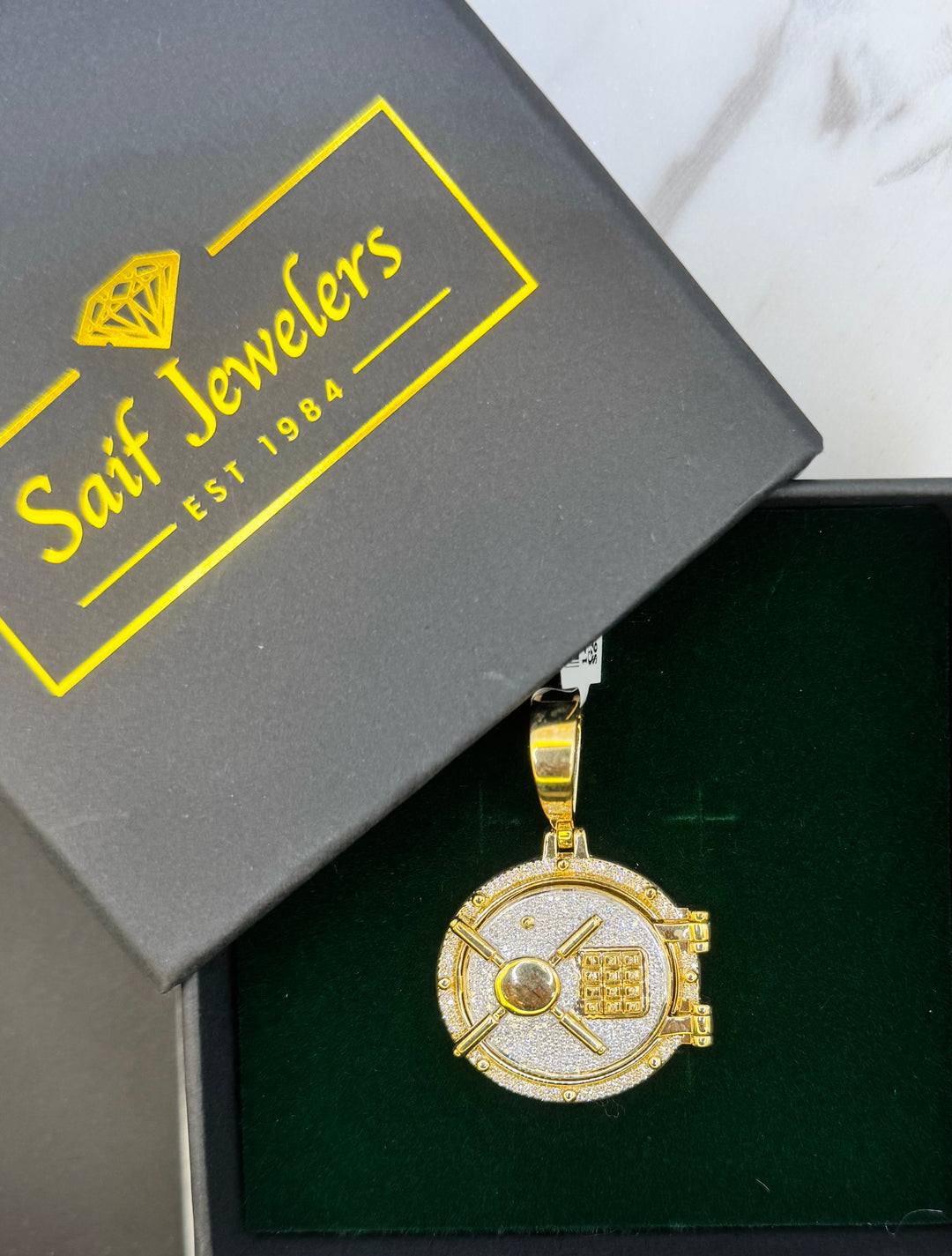 10K GOLD SAFE LOCK PICTURE DIAMOND PENDANT