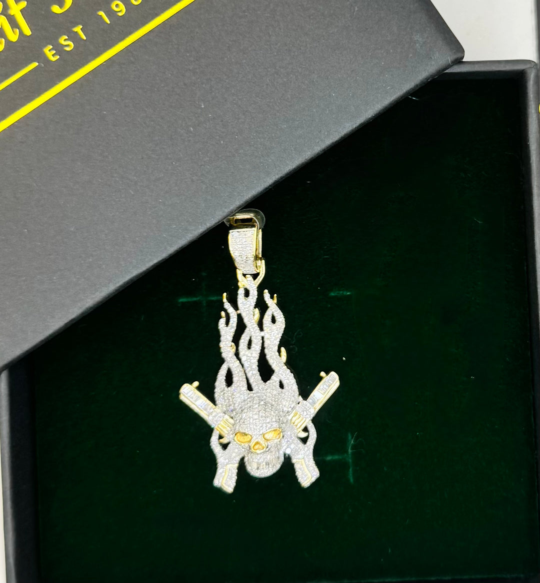 10K GOLD SKULL WITH FIRE DIAMOND PENDANT