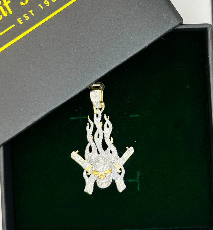 10K GOLD SKULL WITH FIRE DIAMOND PENDANT