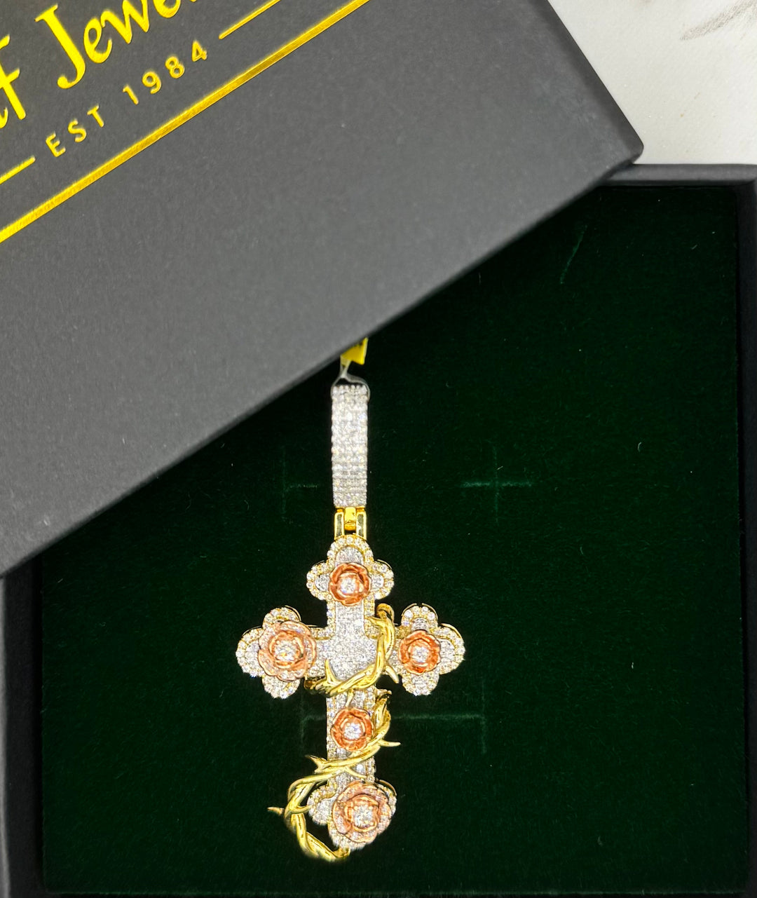 10K GOLD CROSS DIAMOND PENDANT