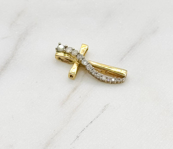 10K GOLD DIAMOND CROSS PENDANT