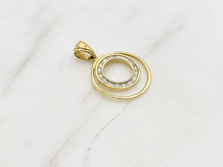 10K GOLD DIAMOND TWO CIRCLE PENDANT