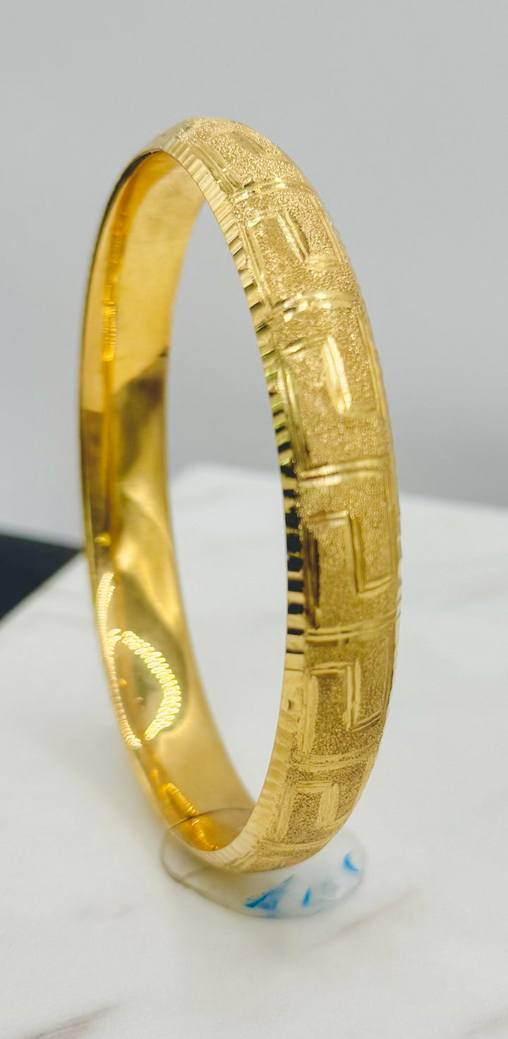 10K Y/G DIAMOND DUST GREEK DESIGN BANGLE