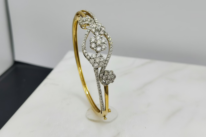 10K YELLOW GOLD FLOWER DESIGN 4.71CT DIAMOND BRACELET