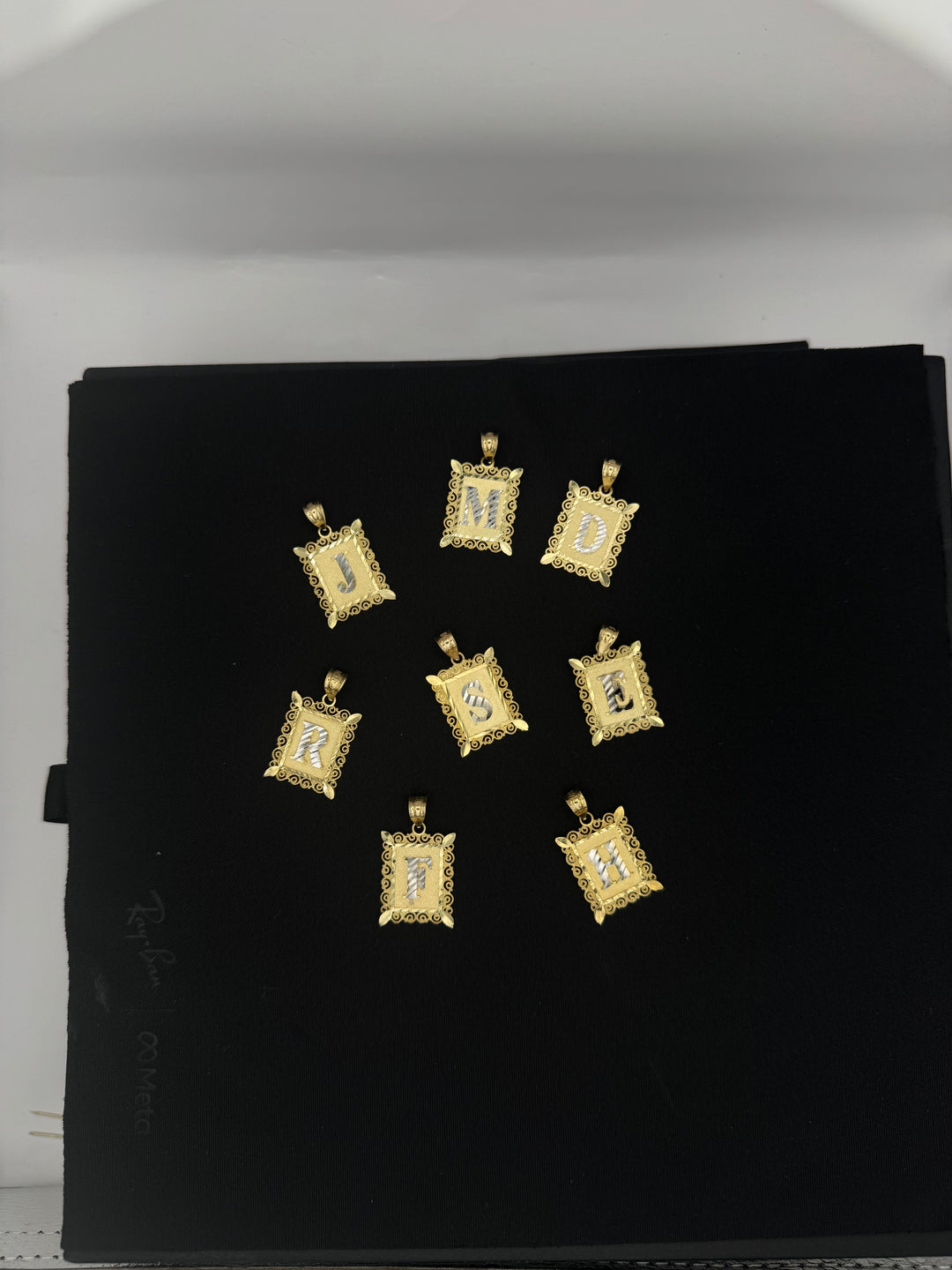 10K GOLD J INITIAL PENDANT