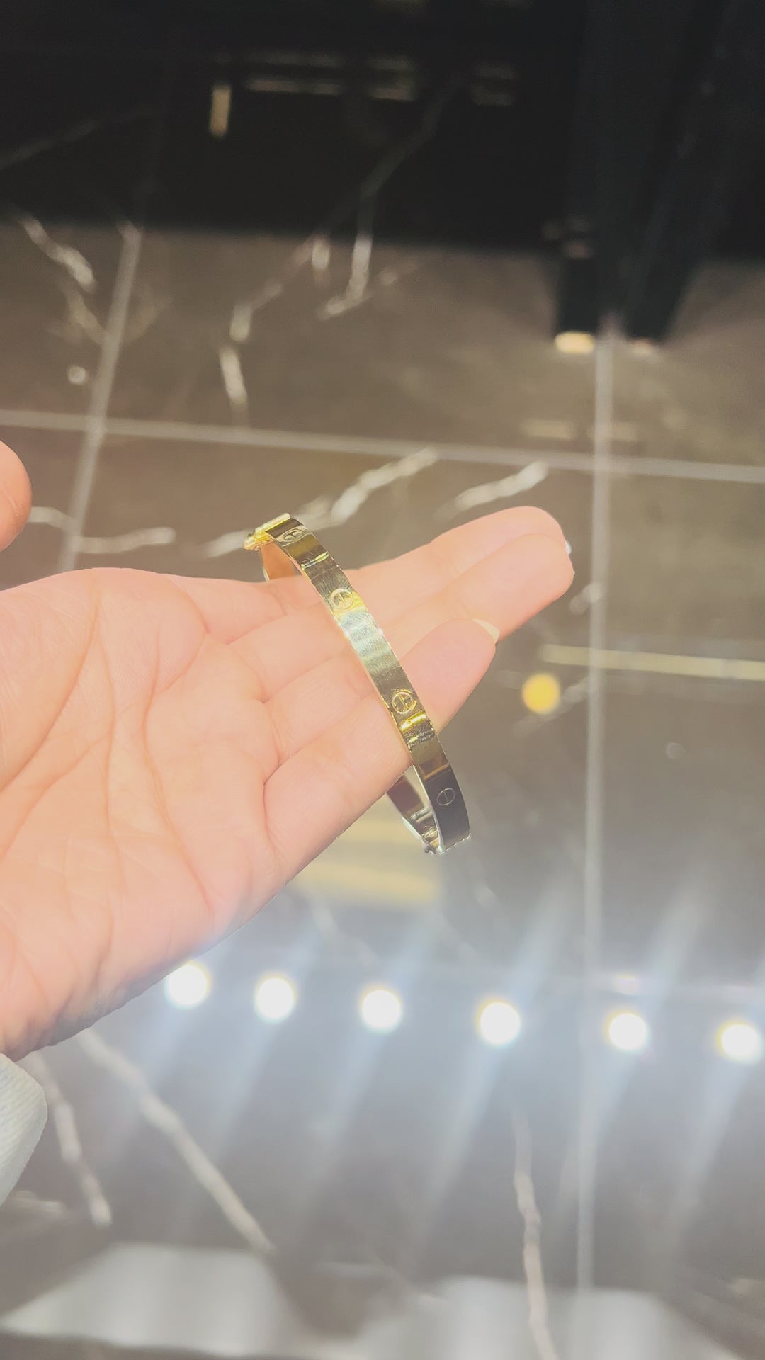 10K YELLOW GOLD LOVE BANGLE
