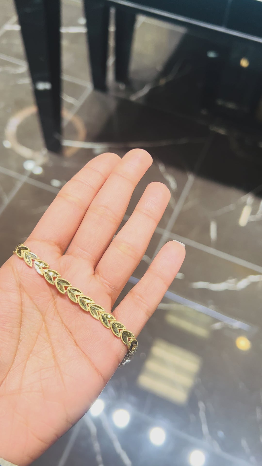 10K FANCY LEAF PETAL BRACELET